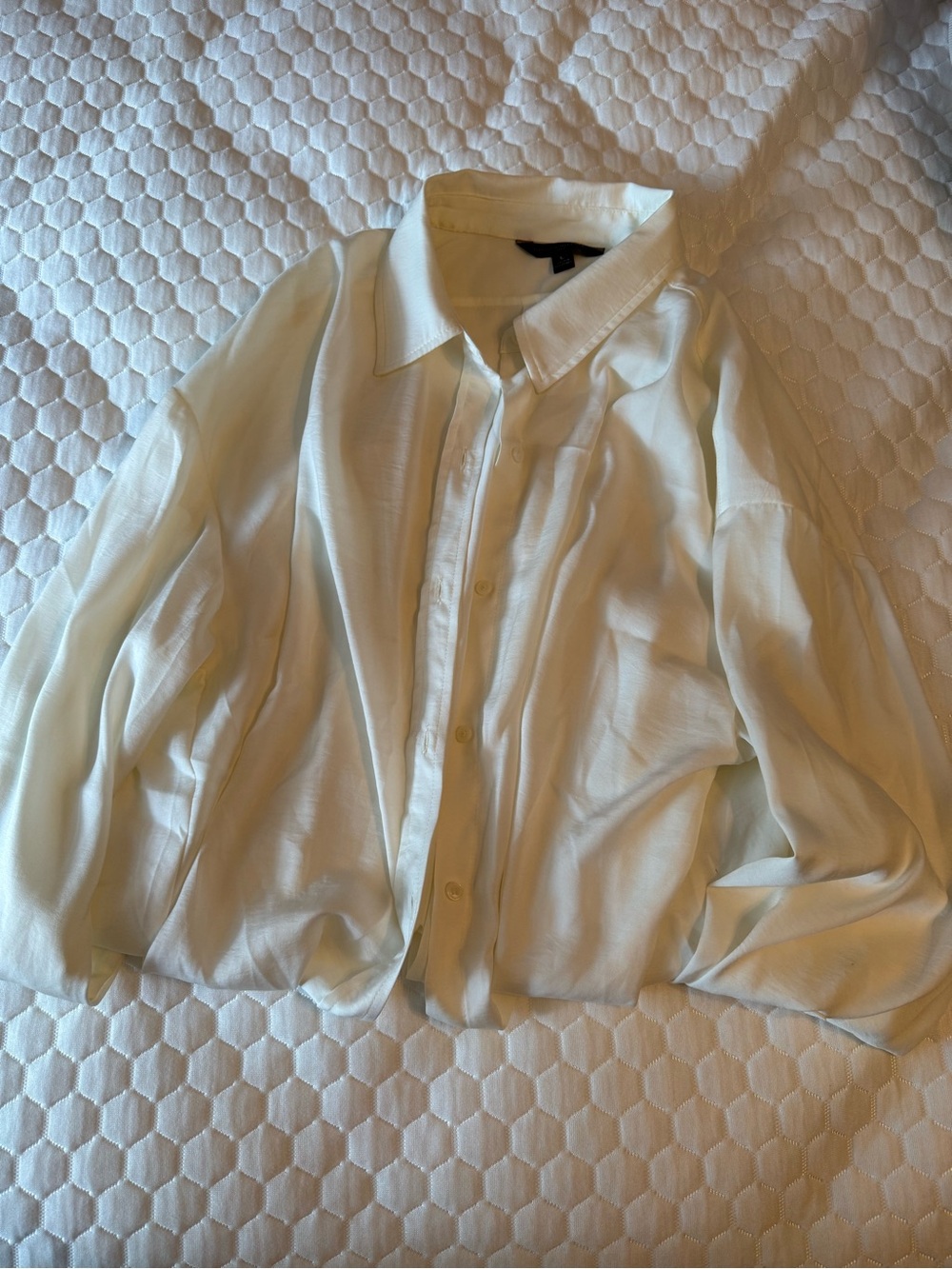 Women’s oversized Classic Long-Sleeve Button-Up Shirt - Cream